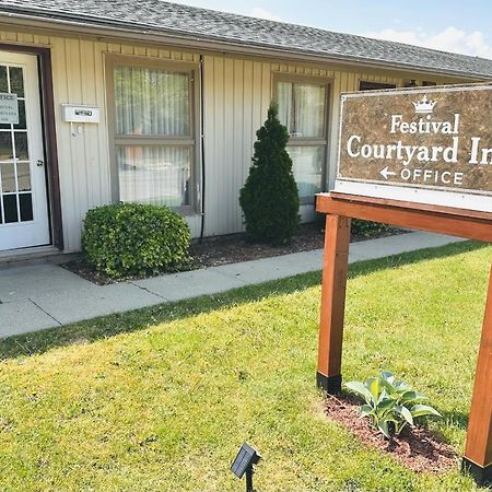 Festival Courtyard Inn Стратфорд Екстериор снимка