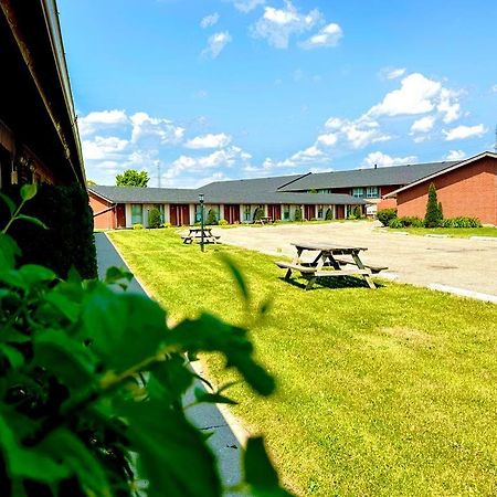 Festival Courtyard Inn Стратфорд Екстериор снимка