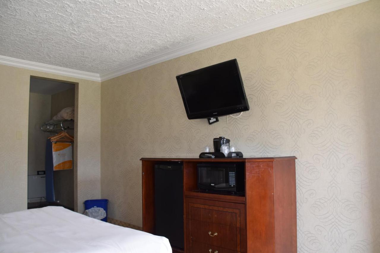 Festival Courtyard Inn Стратфорд Екстериор снимка