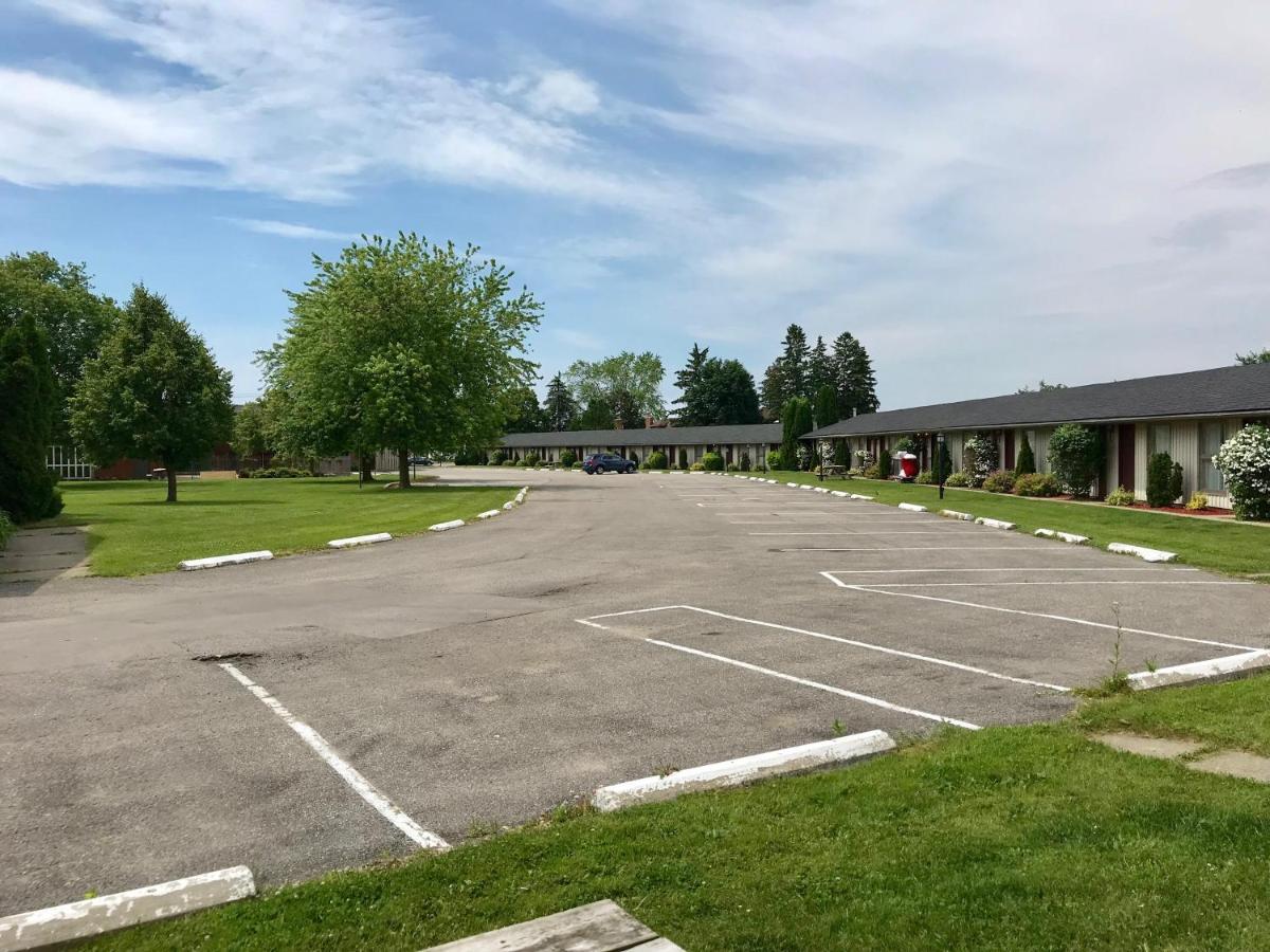 Festival Courtyard Inn Стратфорд Екстериор снимка